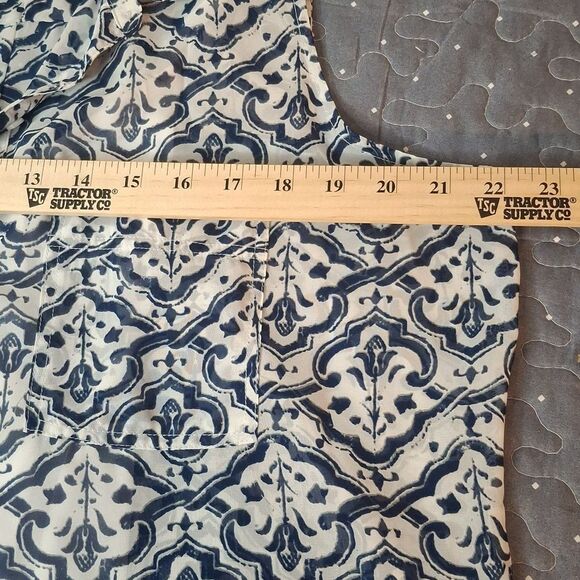 Blue and White Sleeveless Blouse size large - Picture 5 of 6